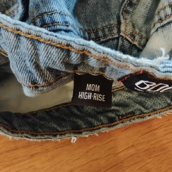 BDG Blue Straight-Leg Jeans with Bold Two-Tone Style.Mom High Rise, Size 28. - Picture 7 of 11